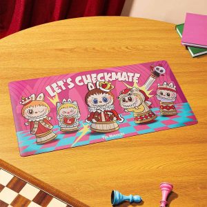 Labubu Let’s Checkmate XL Desk Mat – 80 × 40 cm | Premium Bureau- & Gamingmat