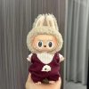 Labubu Zachte Schaap Outfit – Bordeaux Cocoon Editie met Geborduurde Pinafore