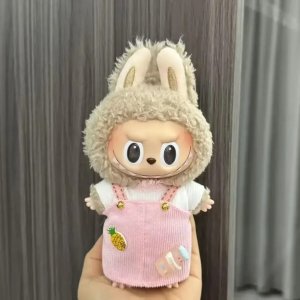 Labubu Roze Ananas Pinafore Outfit – Sweet Kawaii Editie met Schattige Borduursels